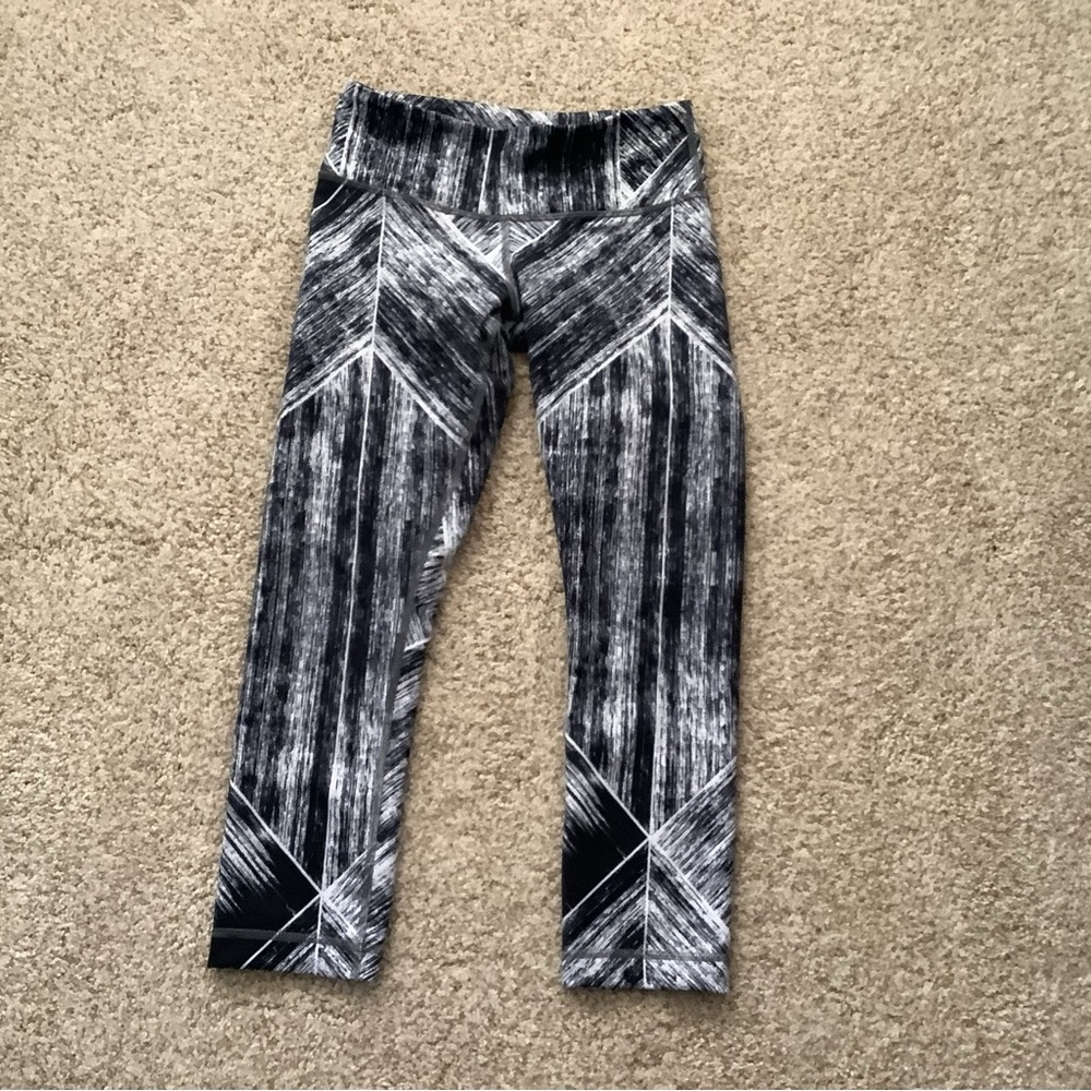 Lululemon capris great shape size 4